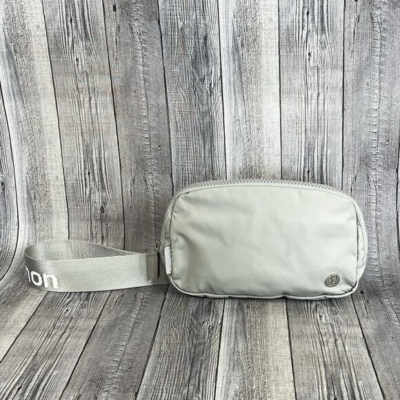 Lululemon Everywhere Womens Belt Bag Gray - Picture 5 of 10